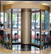 青島鑫凱達(dá)門控 專業(yè)打造山東三翼環(huán)柱式自動旋轉(zhuǎn)門，提升空間豪華感與智能化水平